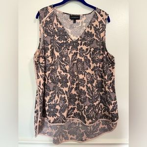 Sleeveless peach and black high low tunic